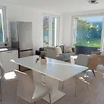 Vadrózsa, Privatgarten Mit Seeblick Villa *