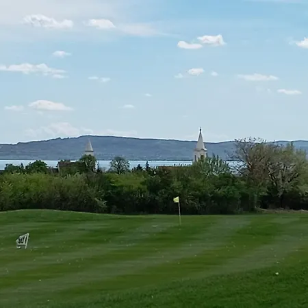 Vadrózsa, Privatgarten Mit Seeblick Balatonakali