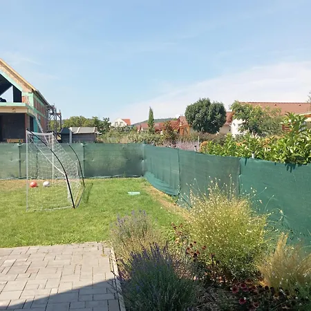 Vadrozsa, Privatgarten Mit Seeblick