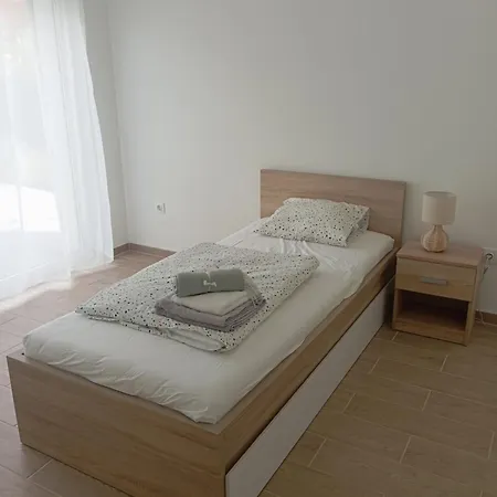 Vadrozsa, Privatgarten Mit Seeblick Balatonakali