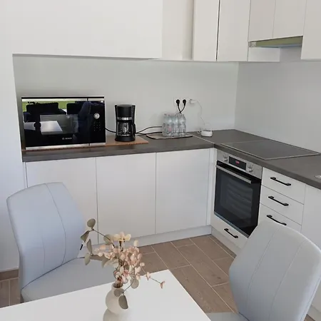 Vadrozsa, Privatgarten Mit Seeblick *