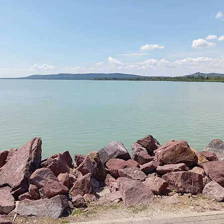 Vadrozsa, Privatgarten Mit Seeblick Balatonakali