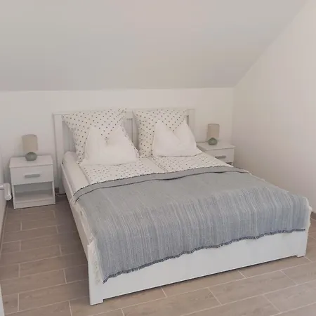 Vadrozsa, Privatgarten Mit Seeblick *