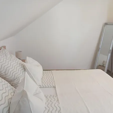 Willa Vadrozsa, Privatgarten Mit Seeblick *