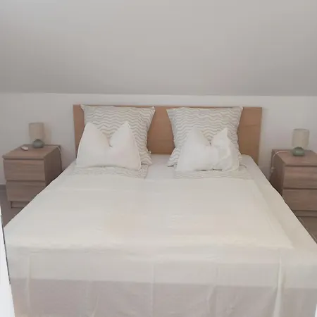 Willa Vadrozsa, Privatgarten Mit Seeblick