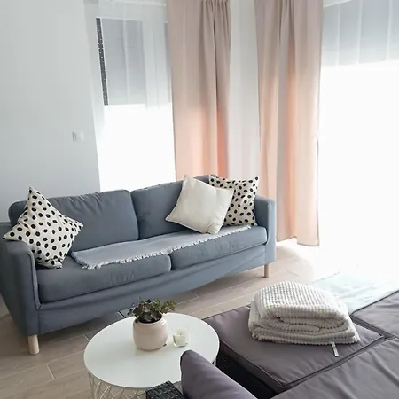 Vadrozsa, Privatgarten Mit Seeblick バラトンアカリ