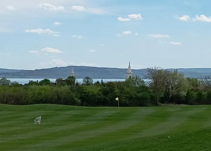 Vadrózsa, Privatgarten Mit Seeblick Balatonakali