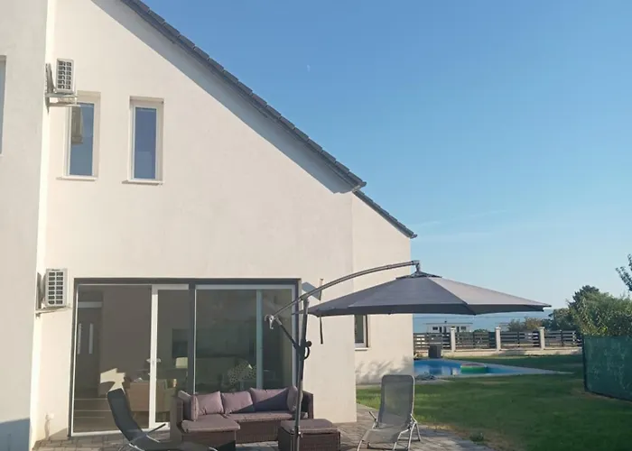 Vadrozsa, Privatgarten Mit Seeblick