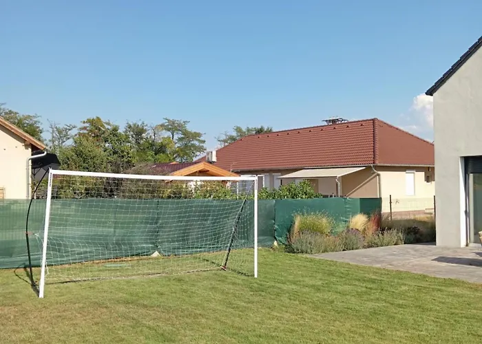 Vadrózsa, Privatgarten Mit Seeblick *