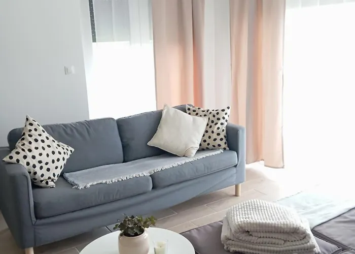 Vadrozsa, Privatgarten Mit Seeblick バラトンアカリ